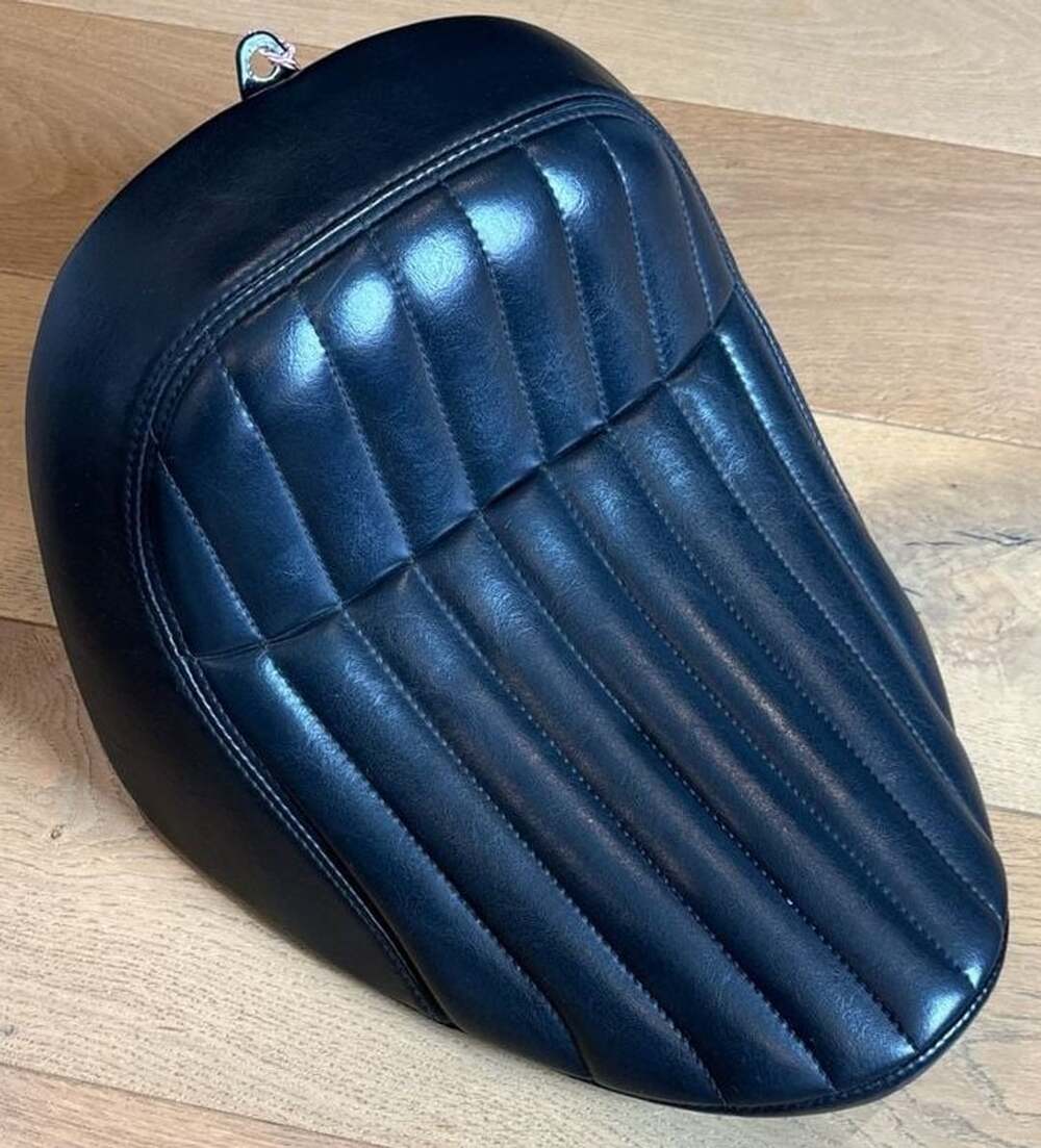 Harley-Davidson stock solo seat Softail Street Bob Slim Solo Seat Tuck and Roll